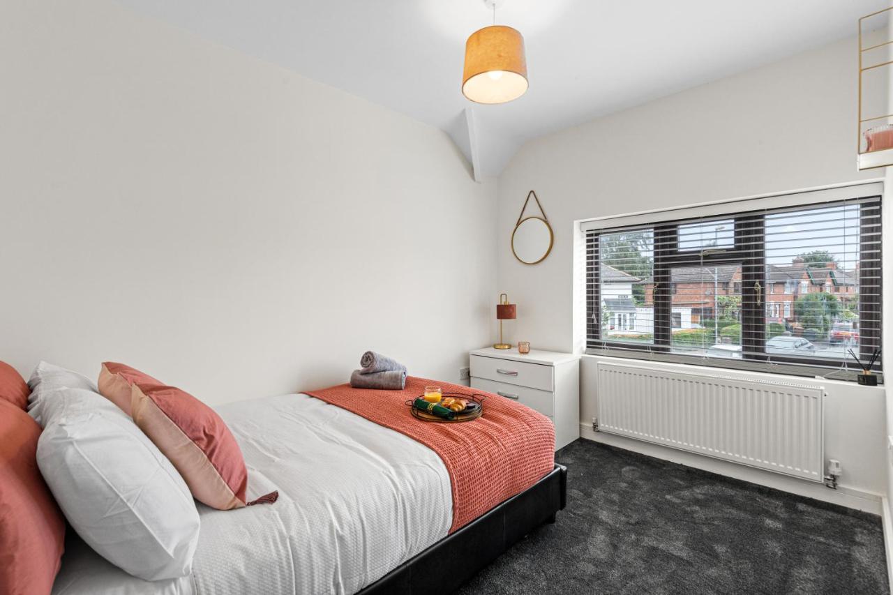 Walsall - 4 Bedroom House, Wi-Fi, Garden , Sleeps 8 - Jrr Stays Bescot Exterior foto